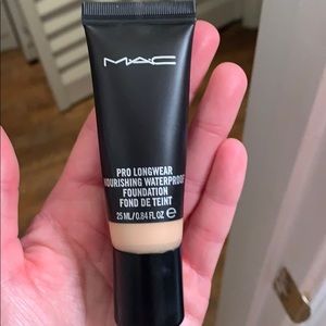 Mac Pro Longwear Foundation